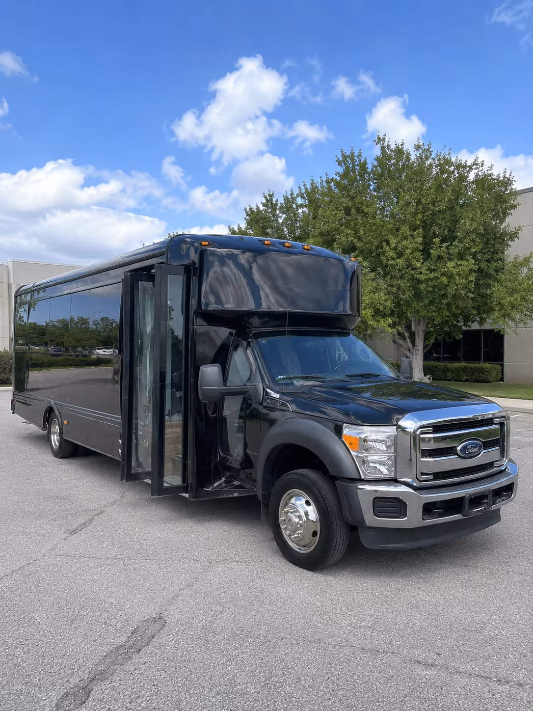 Garland Birthday, Sweet 16, & Quinceañera Transportation onboard seating