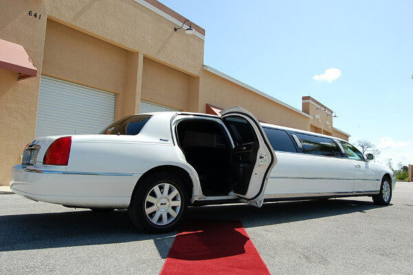 Lincoln Stretch Limo Garland